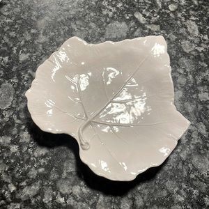 Vietri small off-white‎ leaf dish; Italy